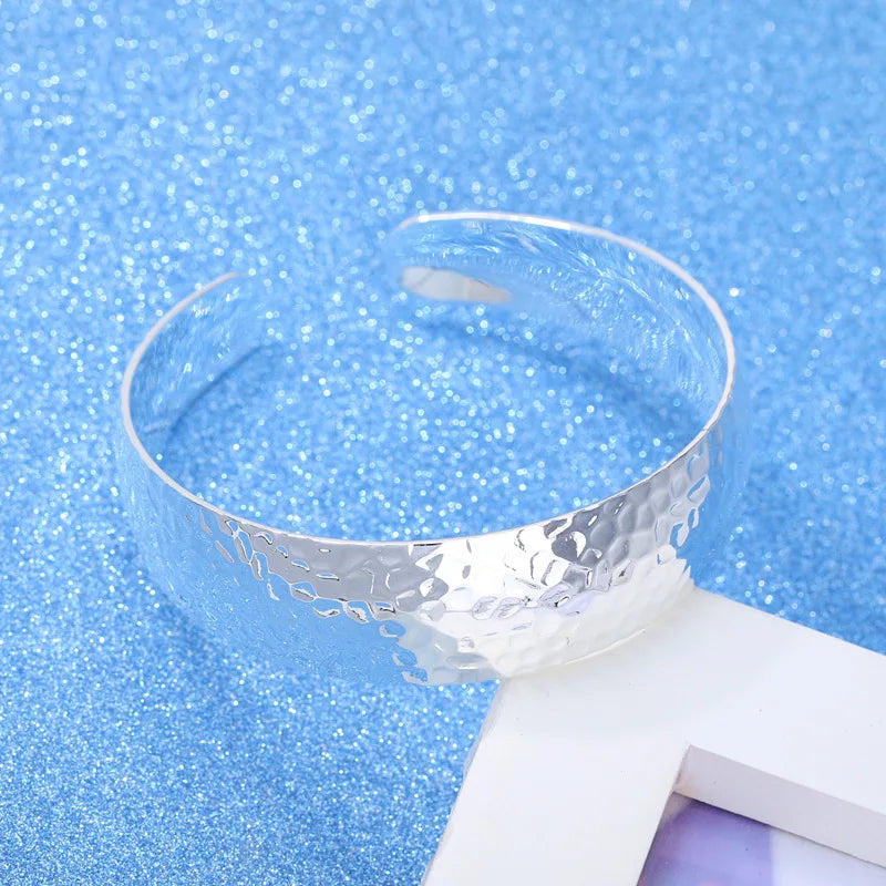 Elegant silver bracelet