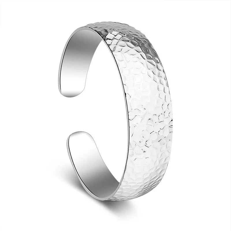 Elegant silver bracelet