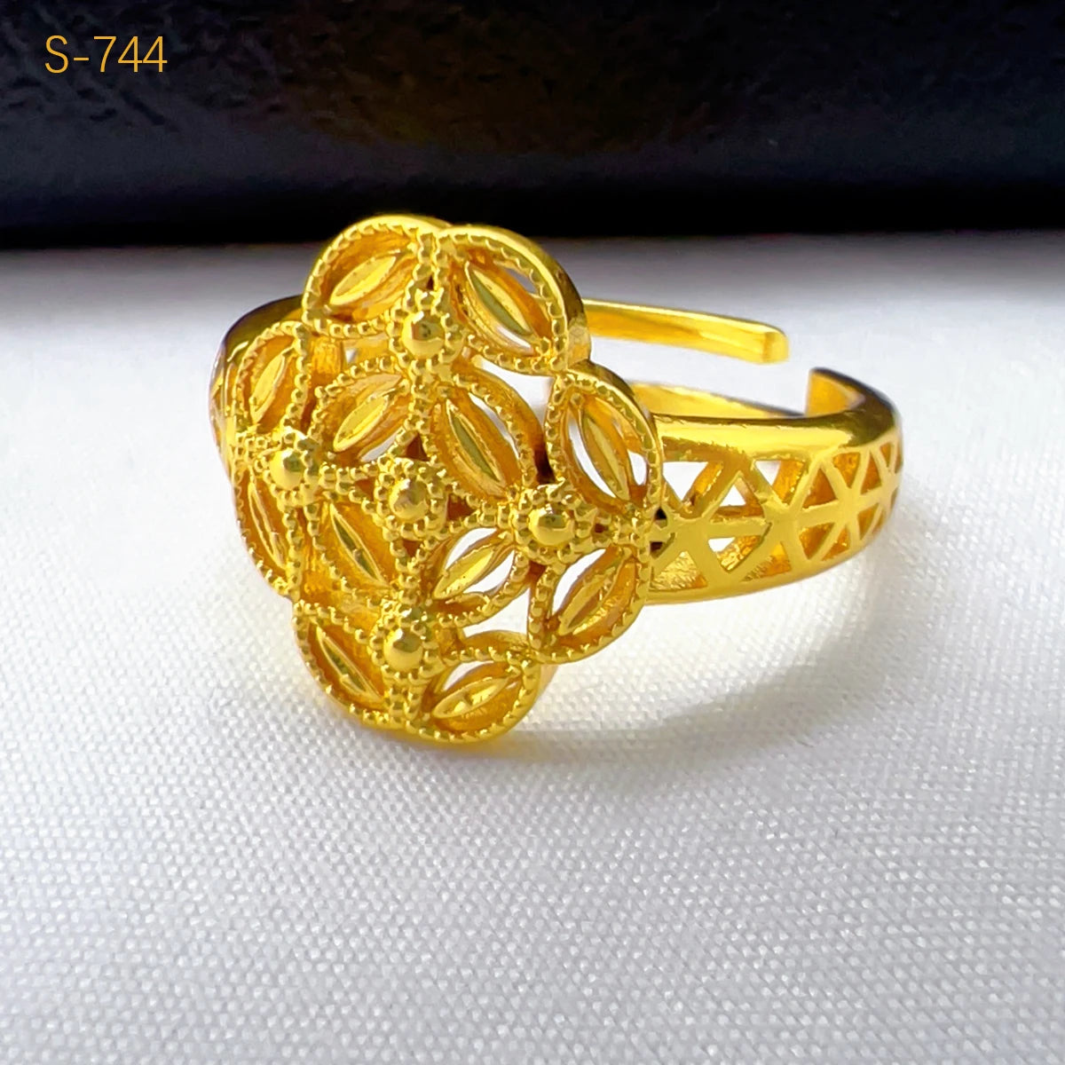 Ruby jewelry New 24-karat gold jewelry sets, perfect for weddings and party favors.