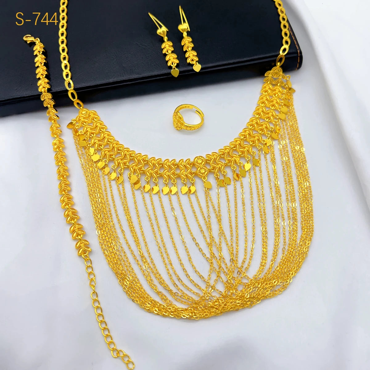 Ruby jewelry New 24-karat gold jewelry sets, perfect for weddings and party favors.